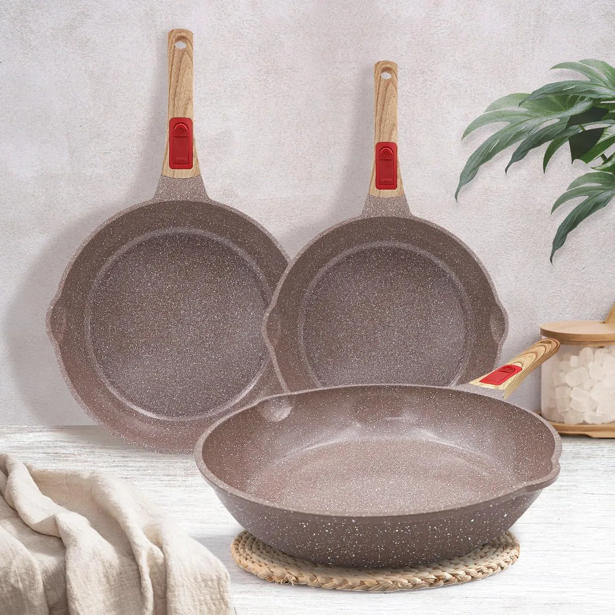 10-Piece Ceramic Pots and Pans Set Nonstick, Non Stick ceramic Coating Aluminum Kitchen Cookware Set with Removable Handle, Stackable Frying Pans Set with Lid PTFE & PFOA Free- Brown
