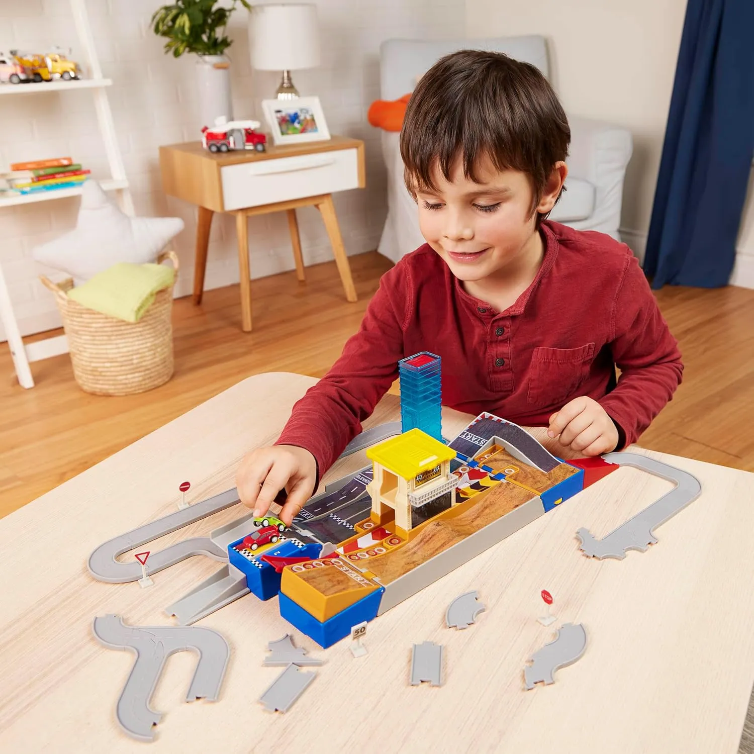 Driven by Battat – Collapsible Racetrack Playset 84 Pcs – 6 Mini Cars Including Race Car, Monster Truck – Connectible Tracks & More Accessories – Car Toy Gift for Boys & Girls Age 3 