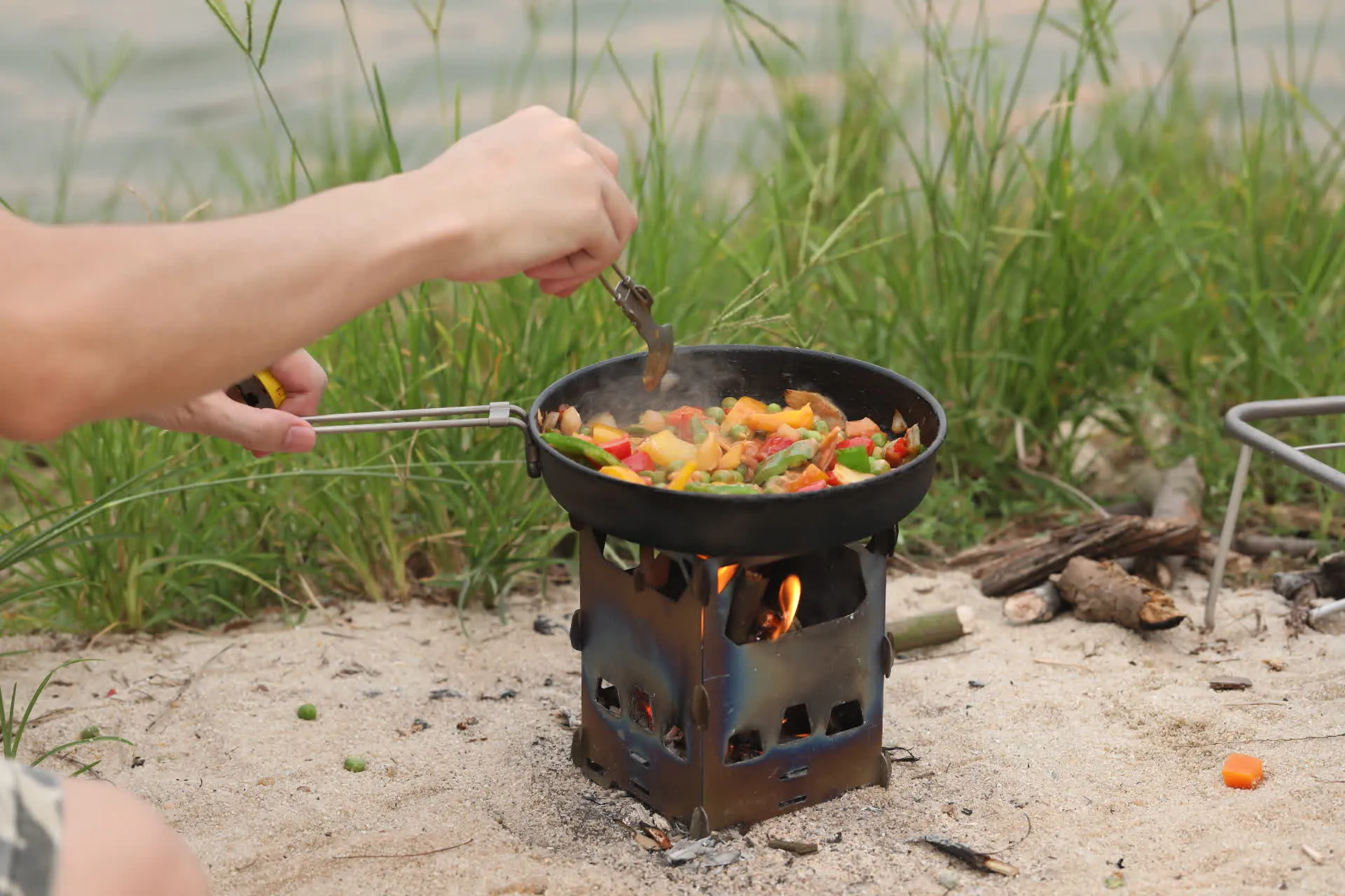 Réchaud à Bois et Grill en Titane