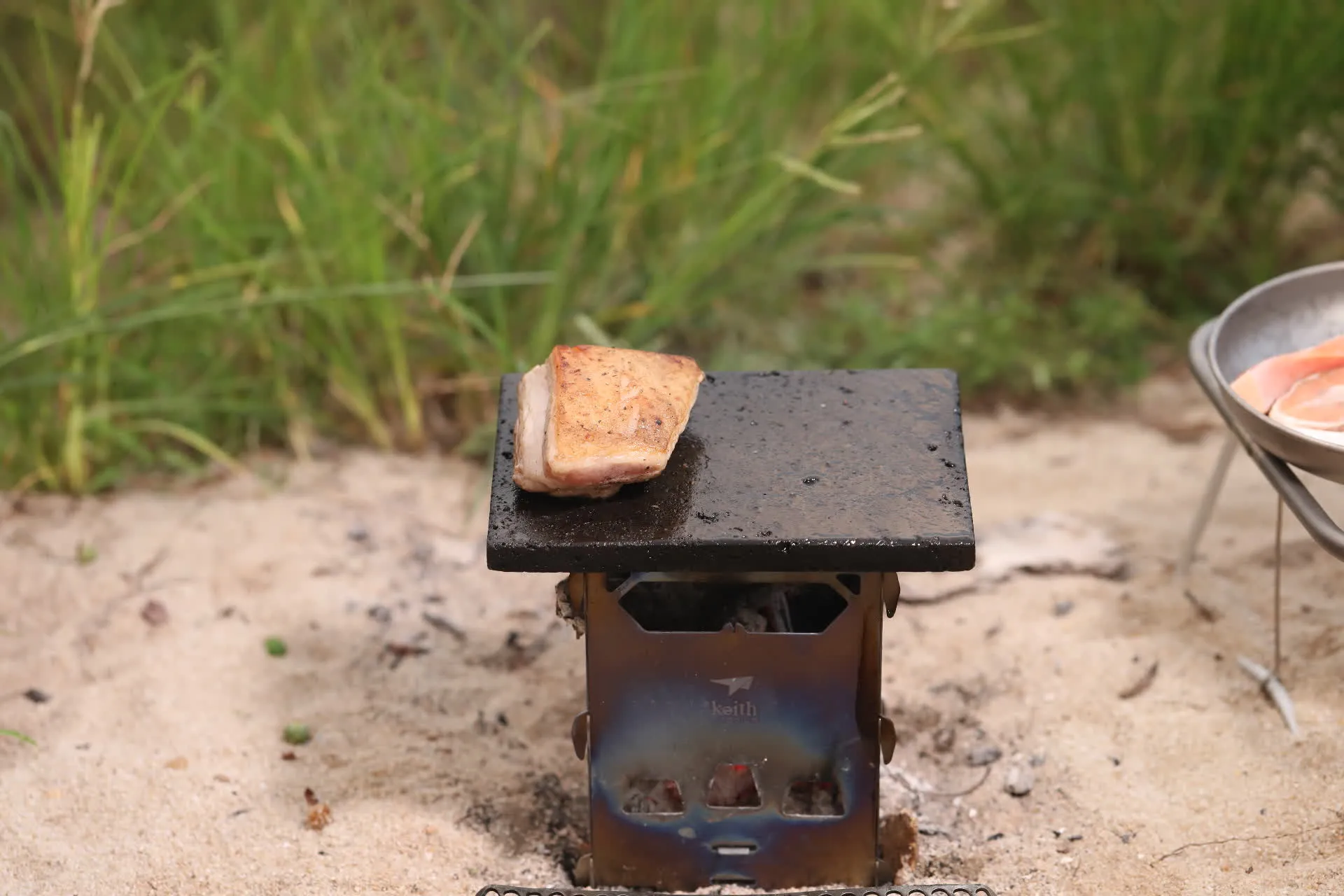 Réchaud à Bois et Grill en Titane