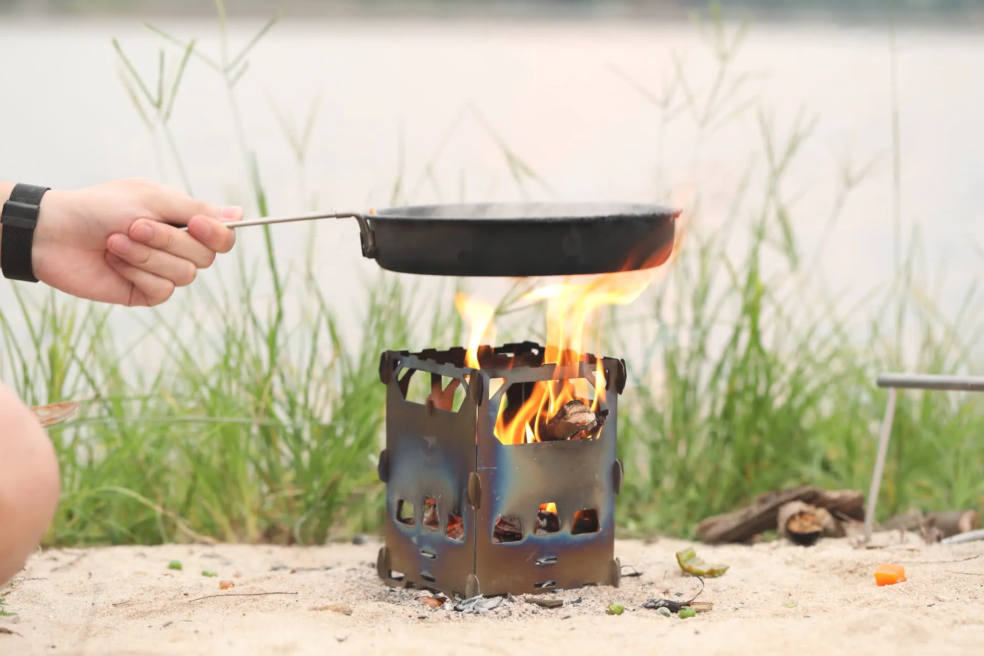 Réchaud à Bois et Grill en Titane