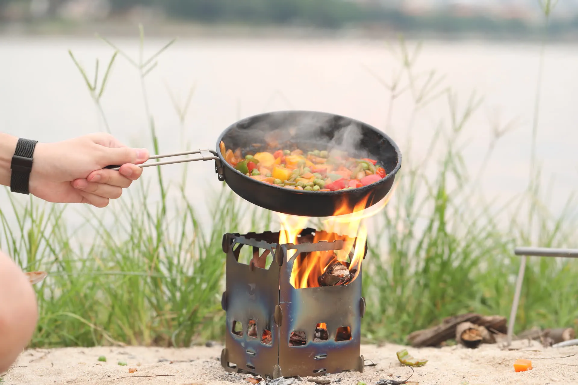 Réchaud à Bois et Grill en Titane
