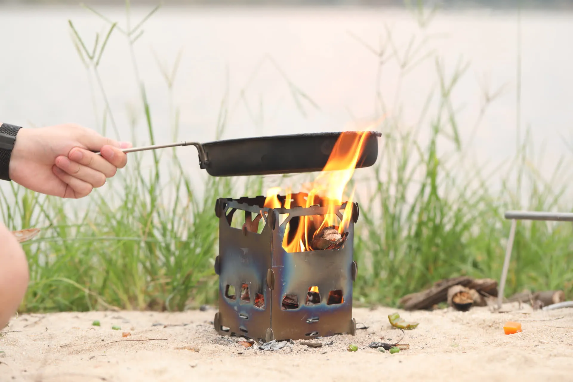 Réchaud à Bois et Grill en Titane