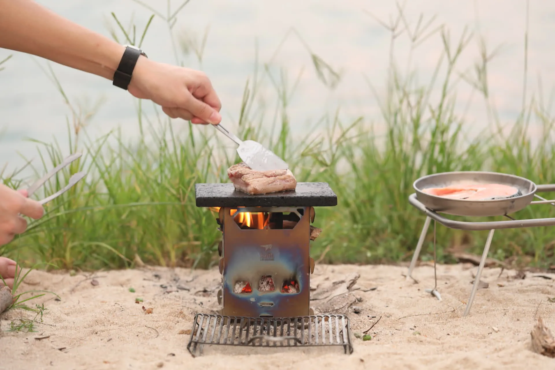 Réchaud à Bois et Grill en Titane