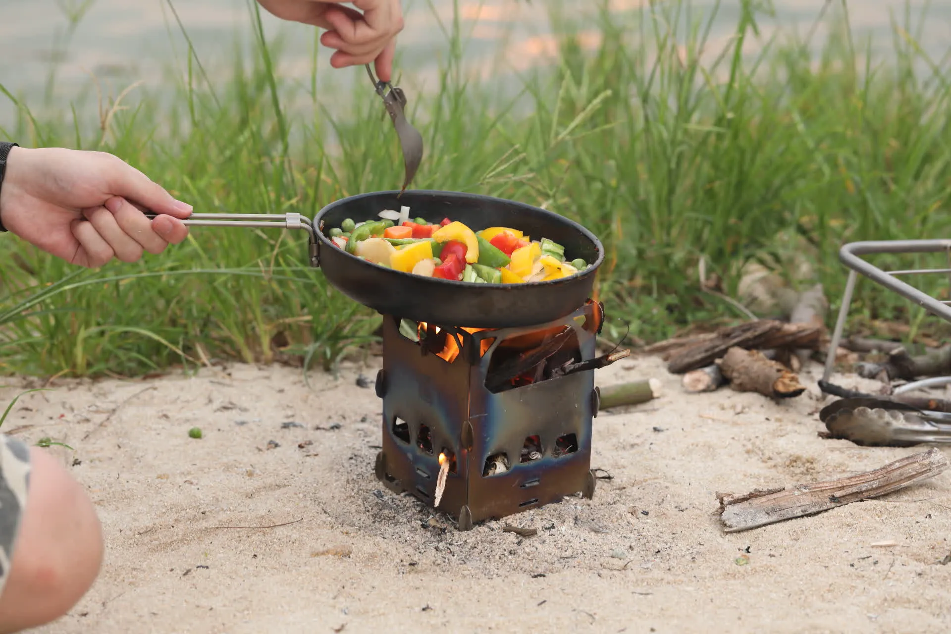 Réchaud à Bois et Grill en Titane
