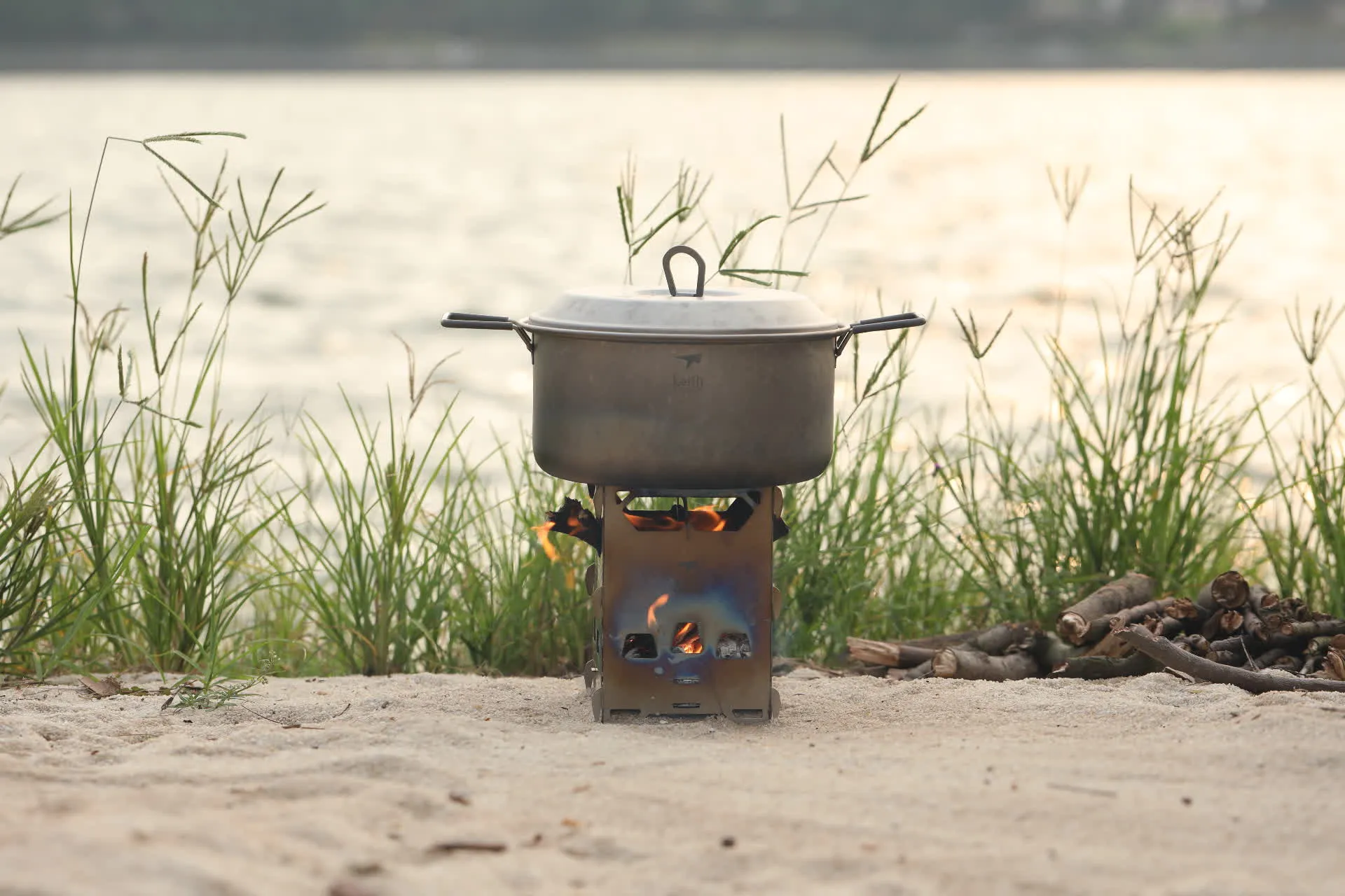Réchaud à Bois et Grill en Titane