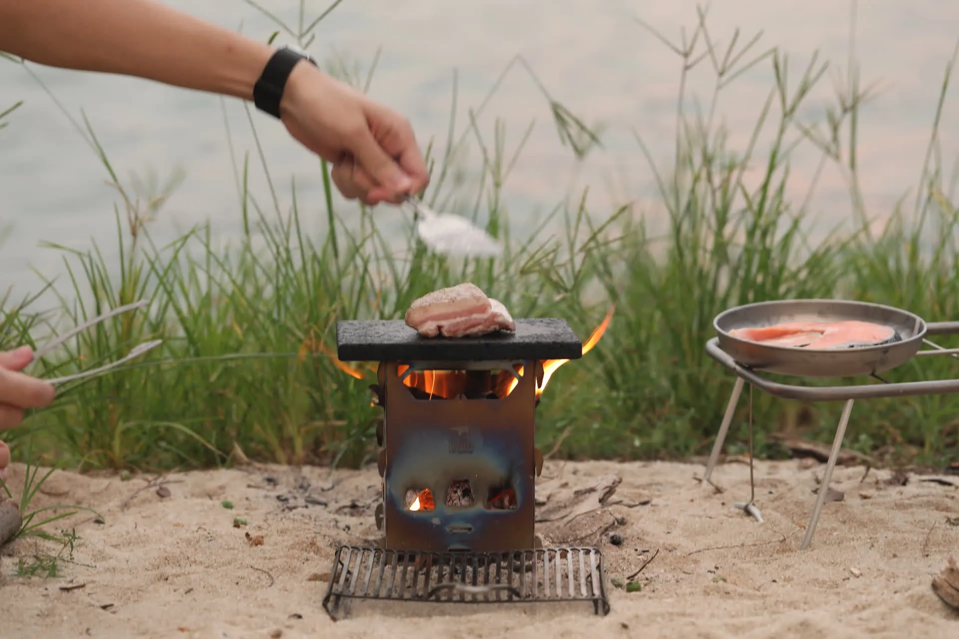 Réchaud à Bois et Grill en Titane