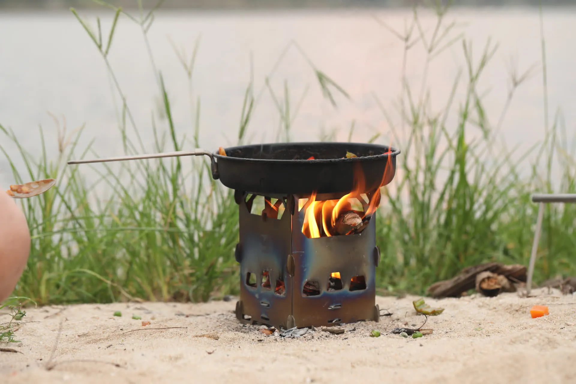 Réchaud à Bois et Grill en Titane