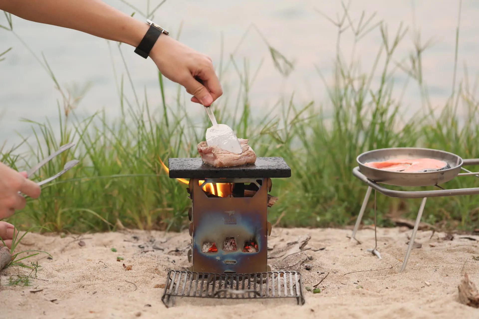 Réchaud à Bois et Grill en Titane