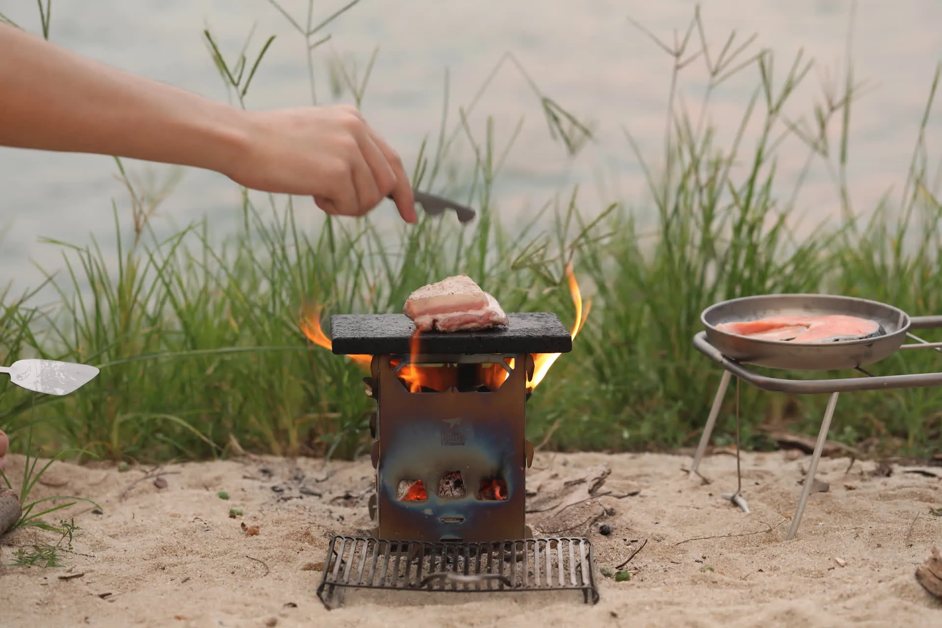 Réchaud à Bois et Grill en Titane