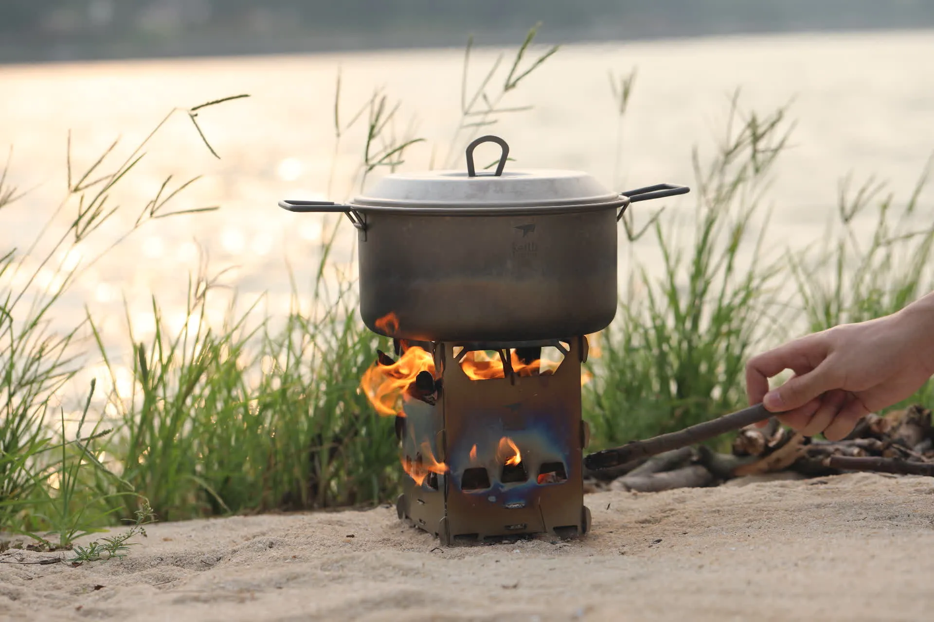 Réchaud à Bois et Grill en Titane