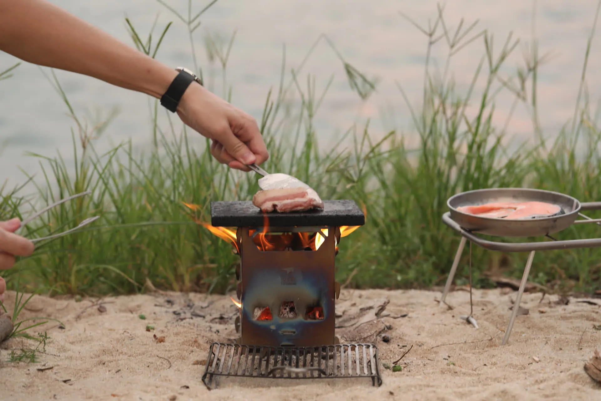 Réchaud à Bois et Grill en Titane