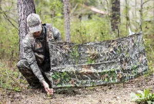 THE GRIND Knee Blind, Collapsible Quick Setup and Take-Down Run-and-Gun Turkey Blind, Mossy Oak Bottomland Camo