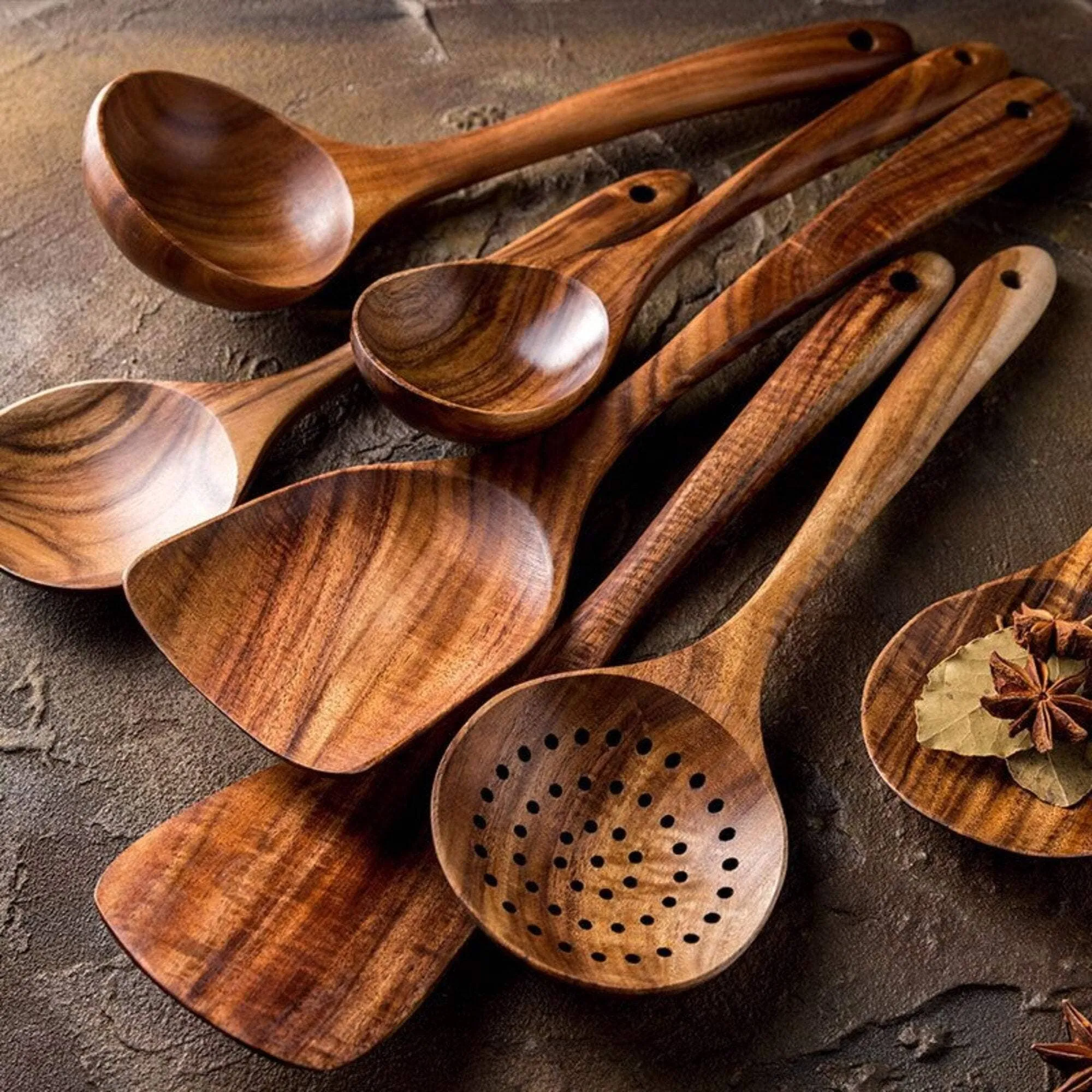 Traditional 7 Pieces Wooden Utensil Set